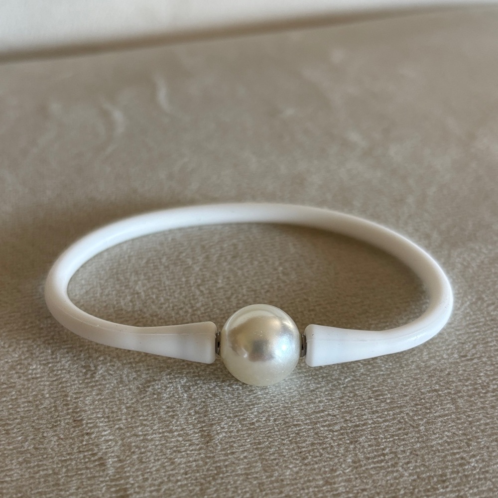 Plunder White Silicone Bracelet with Pearl Accent